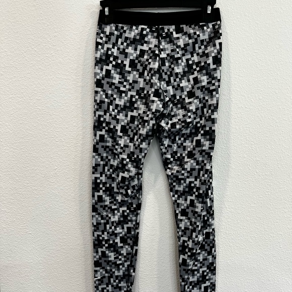 NIKE PRO LEGGINGS - Picture 2 of 3